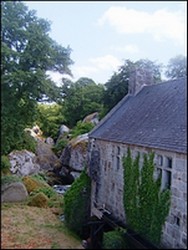 moulin du chaos a cote de votre location de vacances en bretagne